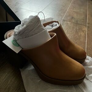 Women's Tan Block Heel Mules